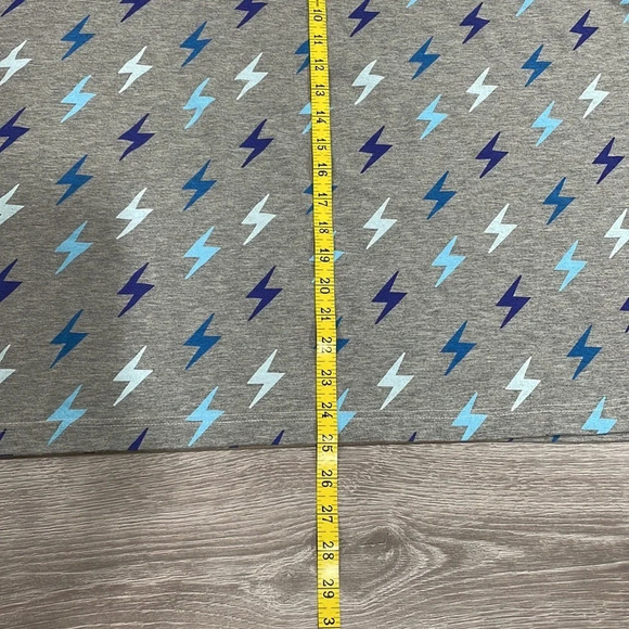 Itzy Ritzy Mom Boss 4 in 1 multi-use car seat cover nursing cover Lightening - Picture 5 of 13